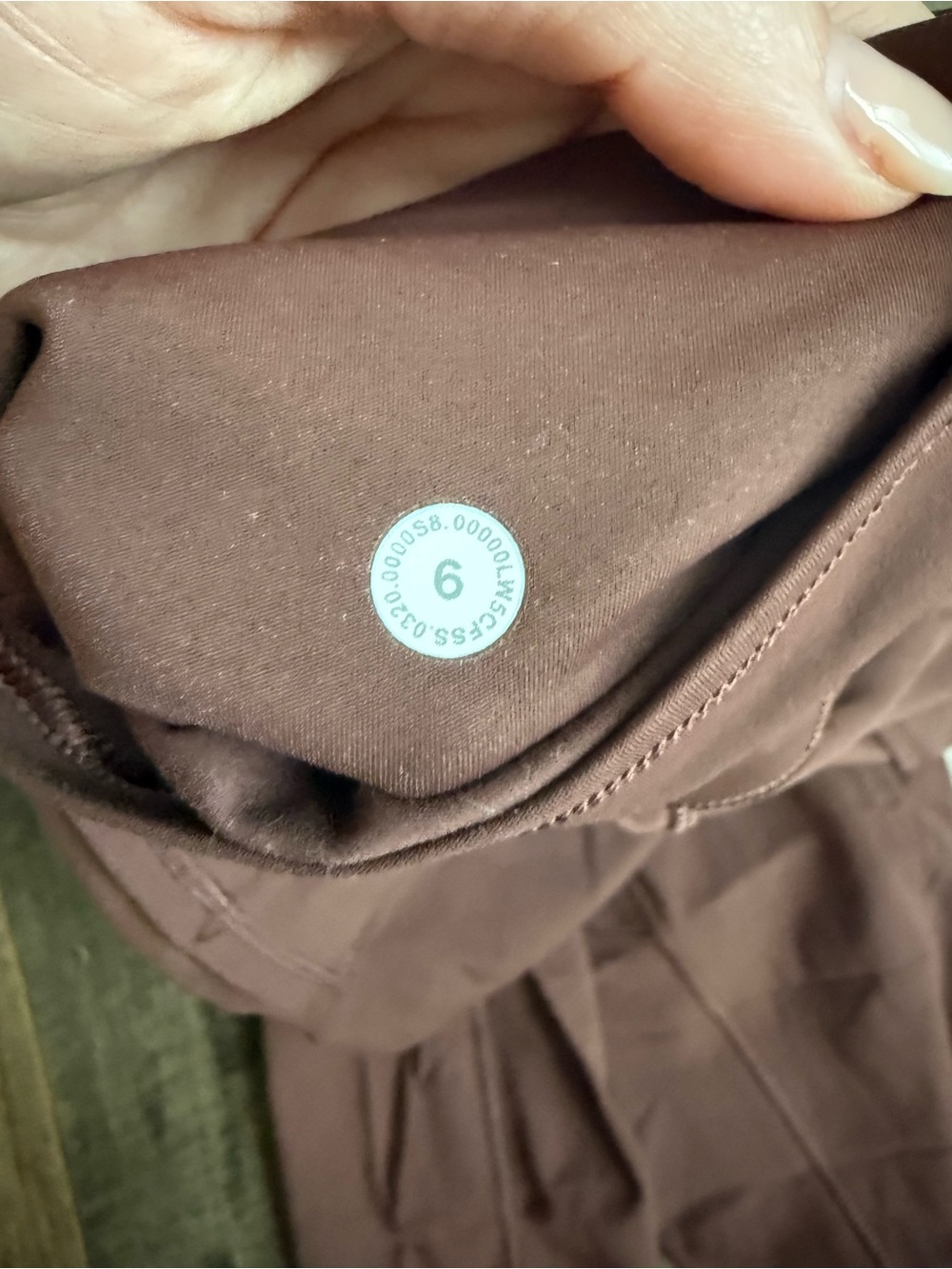Lululemon Brown HR Leggings with Pockets - Picture 4 of 4